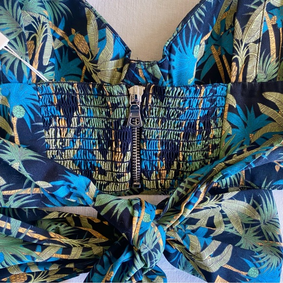 NWT Petersyn X Revolve Joplin Paradise floral flutter sleeve crop top - Picture 10 of 12